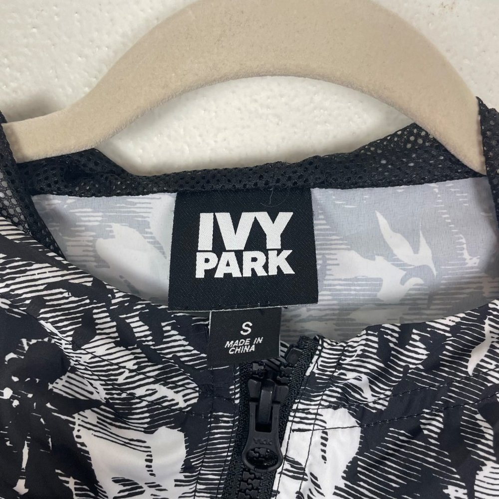 Ivy Park Womans S Black and White Floral Long Sleeve Hooded Windbreaker Pullover - Picture 5 of 11